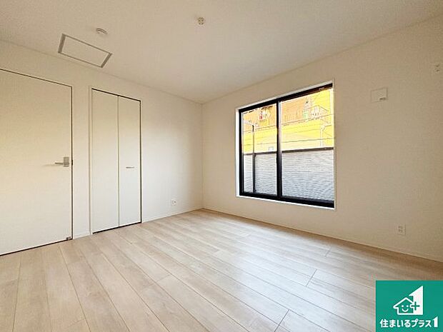 【洋室】シンプルな洋室は、自分好みのインテリアが楽しめます♪ご家族とインテリアや家具を選びに行くのは新築購入時の醍醐味の一つです。ぜひお楽しみください♪