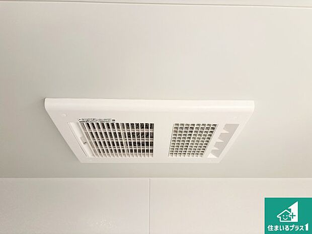 【浴室暖房乾燥機】四季を通して快適なバスライフをお手伝いする浴室暖房乾燥機!浴室の乾燥・暖房・涼風・換気はもちろん、24時間換気にも対応!