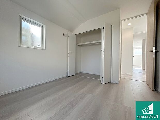 【洋室】収納スペースが充実しているので子供の成長に合わせてたくさん収納ができます!家族構成に合わせた様々な活用ができる収納!