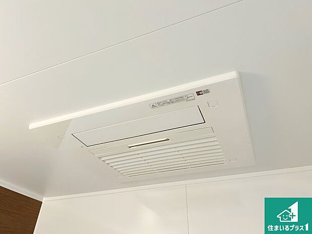 【浴室暖房乾燥機】四季を通して快適なバスライフをお手伝いする浴室暖房乾燥機!浴室の乾燥・暖房・涼風・換気はもちろん、24時間換気にも対応!