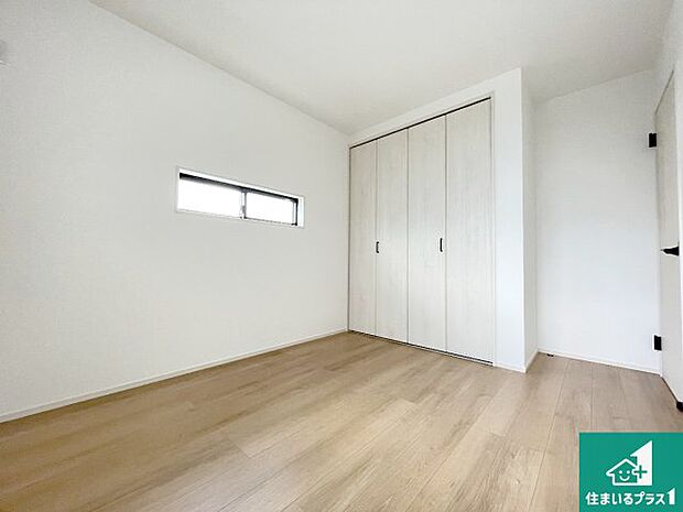 【洋室】シンプルな洋室は、自分好みのインテリアが楽しめます♪ご家族とインテリアや家具を選びに行くのは新築購入時の醍醐味の一つです。ぜひお楽しみください♪