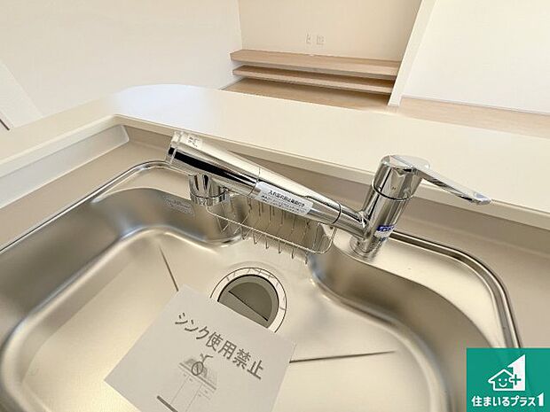 【キッチン水栓】浄水器を内蔵!炊飯時、お茶を作る時に安心してお水を使えます!お湯と冷水、浄水と原水、シャワーの切替えもワンタッチです!