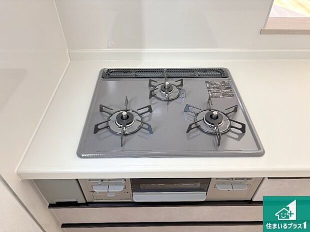 【コンロ】ダブル高火力Ｓｉセンサー付きコンロ！３口あるので、まとめて料理をする時も大活躍！