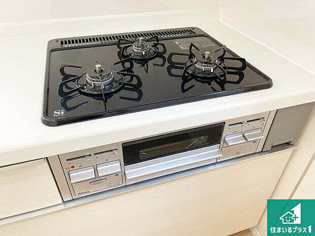 【コンロ】ダブル高火力Siセンサー付きコンロ!3口あるので、まとめて料理をする時も大活躍!
