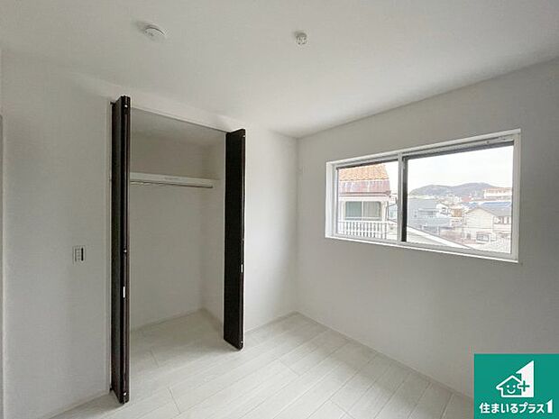 【洋室】収納スペースが充実しているので子供の成長に合わせてたくさん収納ができます!家族構成に合わせた様々な活用ができる収納!