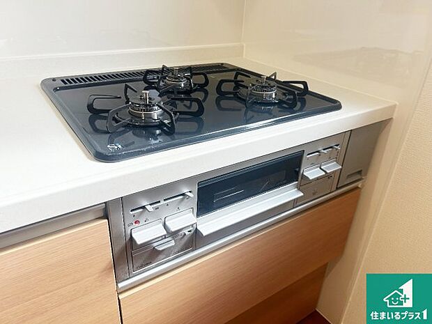 【コンロ】ダブル高火力Siセンサー付きコンロ!3口あるので、まとめて料理をする時も大活躍!