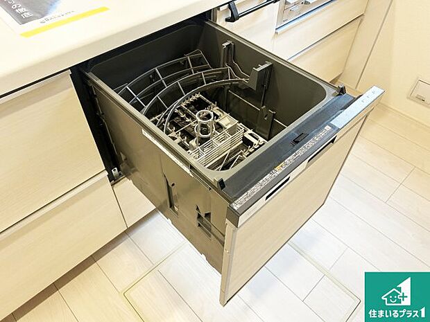 【食器洗い乾燥機】食事後の一仕事、食器洗いをボタン一つでお任せできちゃいます!場所を取らないビルトイン式なので、お料理スペースもしっかり確保!