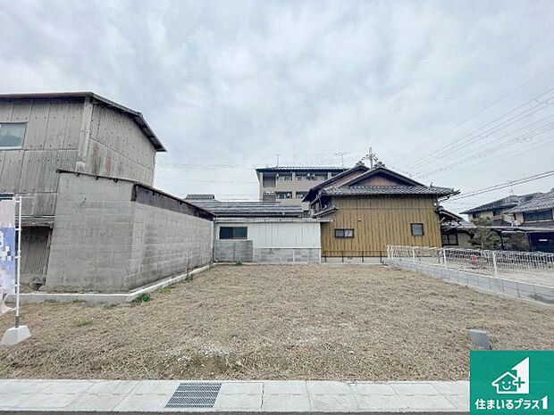【外観】周辺は落ち着いた街並みの住宅地!子育てがしやすい住環境です!まだ未完成ですが、現地でしかわからない事もございます。是非一度ご覧ください。