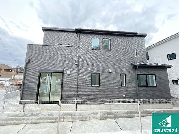 【外観】安心の10年保証!外観を美しく保ち、雨水で汚れを落とします!気になることがありましたら、お気軽にお問い合わせください!