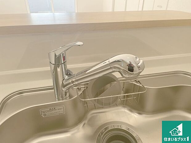 【キッチン水栓】浄水器を内蔵!炊飯時、お茶を作る時に安心してお水を使えます!お湯と冷水、浄水と原水、シャワーの切替えもワンタッチです!