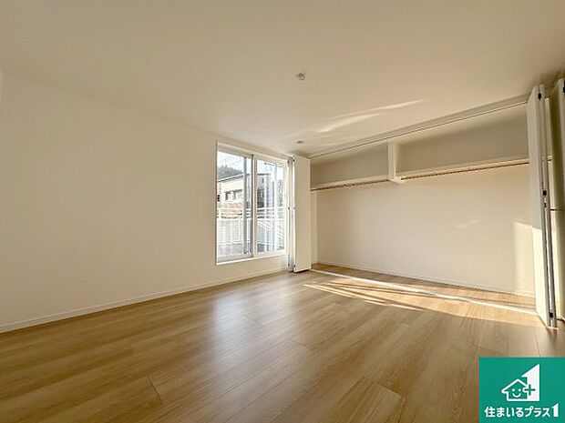 【洋室】収納スペースが充実しているので子供の成長に合わせてたくさん収納ができます!家族構成に合わせた様々な活用ができる収納!