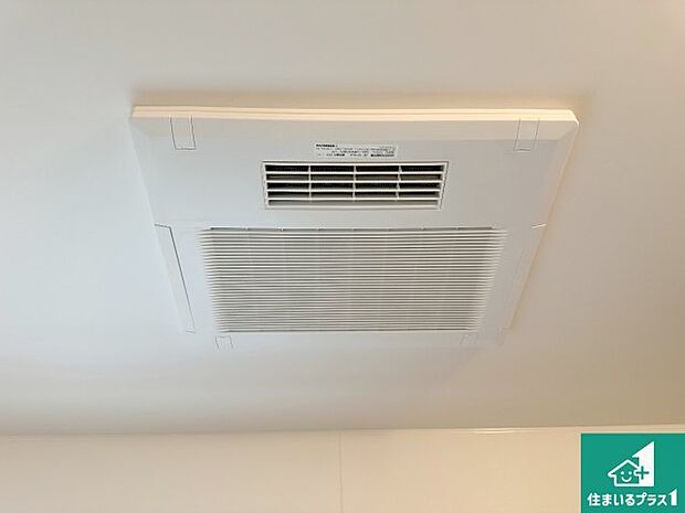 【浴室暖房乾燥機】四季を通して快適なバスライフをお手伝いする浴室暖房乾燥機!浴室の乾燥・暖房・涼風・換気はもちろん、24時間換気にも対応!