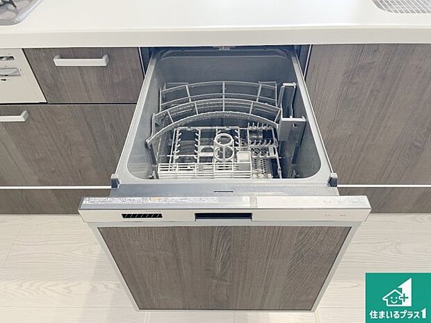 【食器洗い乾燥機】食事後の一仕事、食器洗いをボタン一つでお任せできちゃいます!場所を取らないビルトイン式なので、お料理スペースもしっかり確保!