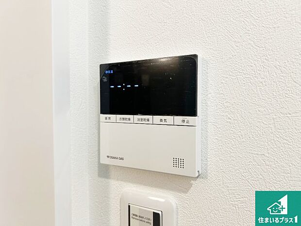 【給湯器リモコン(LDK側)】ボタン一つでお風呂のお湯はり・追い炊き可能!便利な呼び出し機能付き!表示文字が大きく読みやすい有機ELを採用!どの角度からも見やすくなっています。