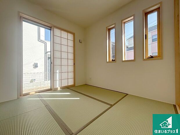 【和室】一室あると便利な和室は客間としてだけでなく、小さなお子様のプレイルームや食後のくつろぎスペースとしてもご利用いただけます。収納もついていますので大活躍間違いなし!