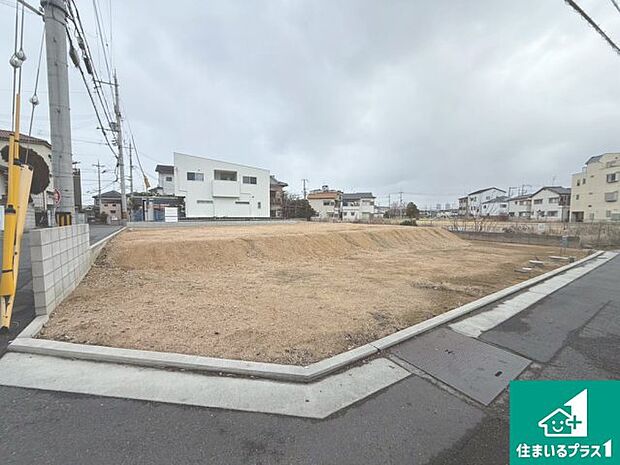 【外観】周辺は落ち着いた街並みの住宅地!子育てがしやすい住環境です!まだ未完成ですが、現地でしかわからない事もございます。是非一度ご覧ください。