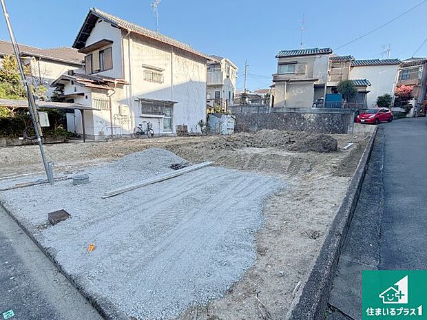 【外観】周辺は落ち着いた街並みの住宅地!子育てがしやすい住環境です!まだ未完成ですが、現地でしかわからない事もございます。是非一度ご覧ください。