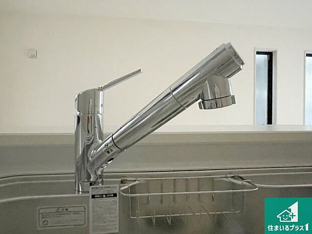 【キッチン水栓】浄水器を内蔵!炊飯時、お茶を作る時に安心してお水を使えます!お湯と冷水、浄水と原水、シャワーの切替えもワンタッチです!