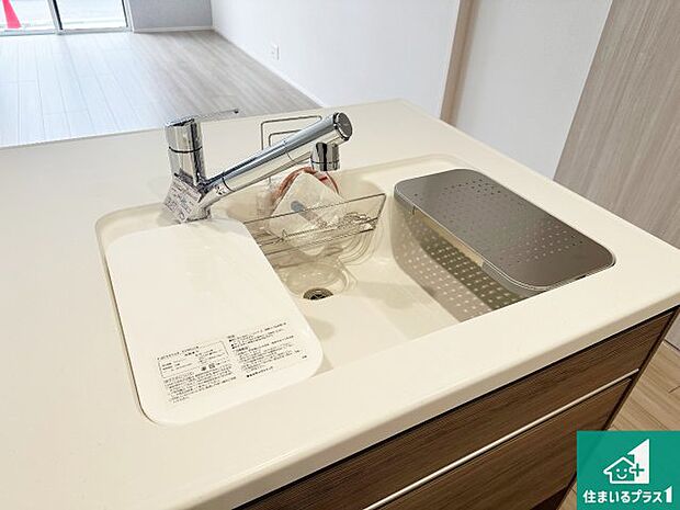 【キッチン水栓】浄水器を内蔵!炊飯時、お茶を作る時に安心してお水を使えます!お湯と冷水、浄水と原水、シャワーの切替えもワンタッチです!