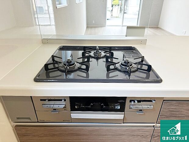 【コンロ】ダブル高火力Siセンサー付きコンロ!3口あるので、まとめて料理をする時も大活躍!