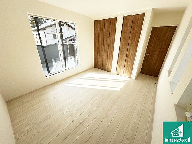 【洋室】シンプルな洋室は、自分好みのインテリアが楽しめます♪ご家族とインテリアや家具を選びに行くのは新築購入時の醍醐味の一つです。ぜひお楽しみください♪