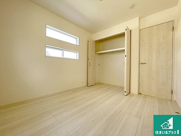 【洋室】シンプルな洋室は、自分好みのインテリアが楽しめます♪ご家族とインテリアや家具を選びに行くのは新築購入時の醍醐味の一つです。ぜひお楽しみください♪