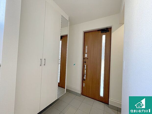 【玄関】シューズボックスにはたくさんの靴が収納できるので玄関周りはいつもスッキリ!ご家族が増えても安心!