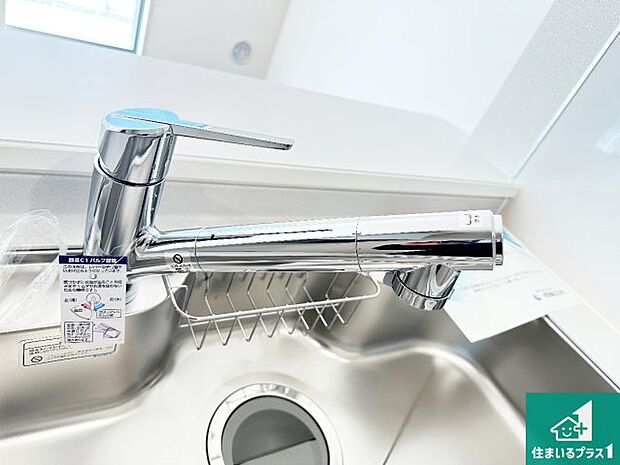 【キッチン水栓】浄水器を内蔵!炊飯時、お茶を作る時に安心してお水を使えます!お湯と冷水、浄水と原水、シャワーの切替えもワンタッチです!