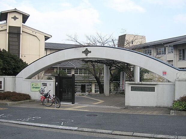 八幡市立南山小学校