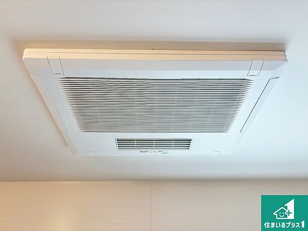 【浴室暖房乾燥機】四季を通して快適なバスライフをお手伝いする浴室暖房乾燥機!浴室の乾燥・暖房・涼風・換気はもちろん、24時間換気にも対応!