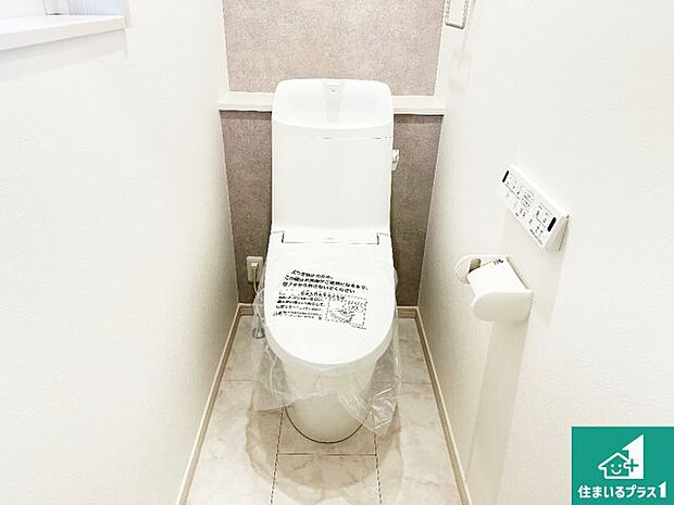 【トイレ】1・2階の2ヶ所にあるので、朝の忙しい時間の順番待ちもなく、深夜の利用にも大変便利です。