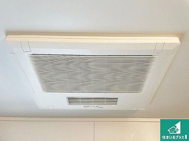 【浴室暖房乾燥機】四季を通して快適なバスライフをお手伝いする浴室暖房乾燥機!浴室の乾燥・暖房・涼風・換気はもちろん、24時間換気にも対応!