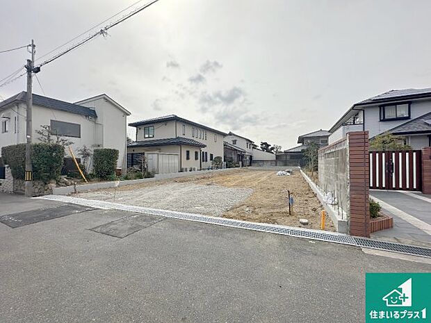 【外観】周辺は落ち着いた街並みの住宅地！子育てがしやすい住環境です！まだ未完成ですが、現地でしかわからない事もございます。是非一度ご覧ください。