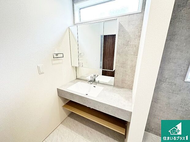 【洋室】シンプルな洋室は、自分好みのインテリアが楽しめます♪ご家族とインテリアや家具を選びに行くのは新築購入時の醍醐味の一つです。ぜひお楽しみください♪