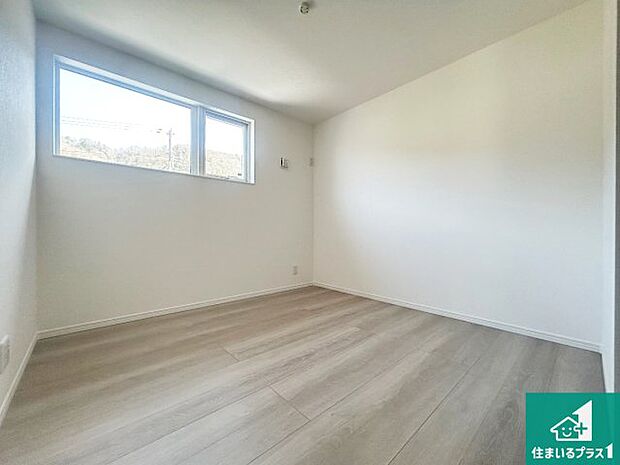 【洋室】収納スペースが充実しているので子供の成長に合わせてたくさん収納ができます!家族構成に合わせた様々な活用ができる収納!