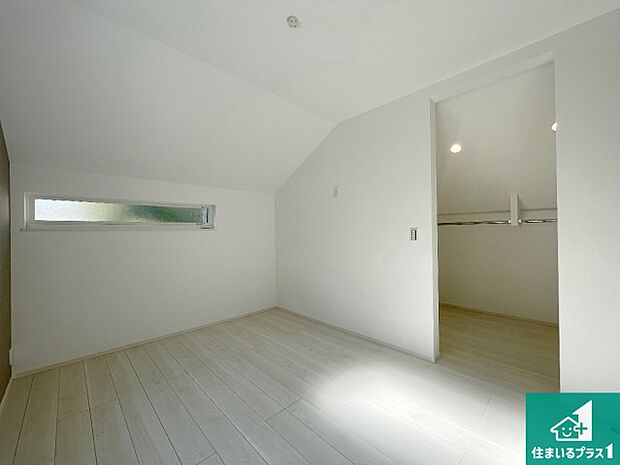 【洋室】シンプルな洋室は、自分好みのインテリアが楽しめます♪ご家族とインテリアや家具を選びに行くのは新築購入時の醍醐味の一つです。ぜひお楽しみください♪