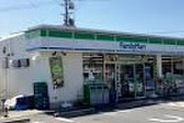 ファミリーマート 泉佐野鶴原店 徒歩500m