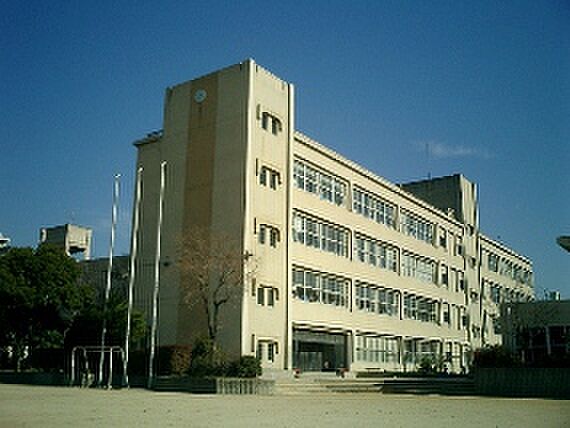 伊丹市立花里小学校
