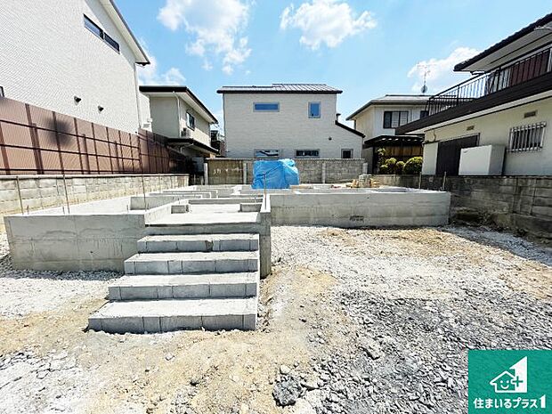 【外観】周辺は落ち着いた街並みの住宅地！子育てがしやすい住環境です！まだ未完成ですが、現地でしかわからない事もございます。是非一度ご覧ください。