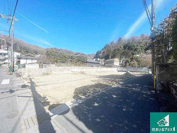 【外観】周辺は落ち着いた街並みの住宅地！子育てがしやすい住環境です！まだ未完成ですが、現地でしかわからない事もございます。是非一度ご覧ください。