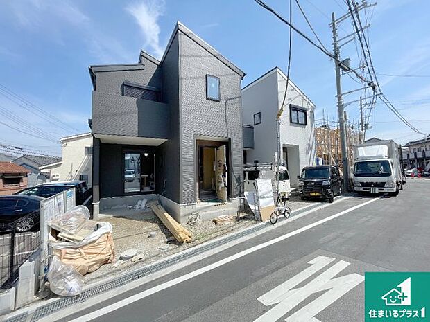 【外観】周辺は落ち着いた街並みの住宅地!子育てがしやすい住環境です!まだ未完成ですが、現地でしかわからない事もございます。是非一度ご覧ください。
