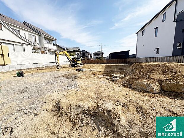 【外観】周辺は落ち着いた街並みの住宅地!子育てがしやすい住環境です!まだ未完成ですが、現地でしかわからない事もございます。是非一度ご覧ください。