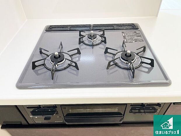 【コンロ】ダブル高火力Ｓｉセンサー付きコンロ！３口あるので、まとめて料理をする時も大活躍！