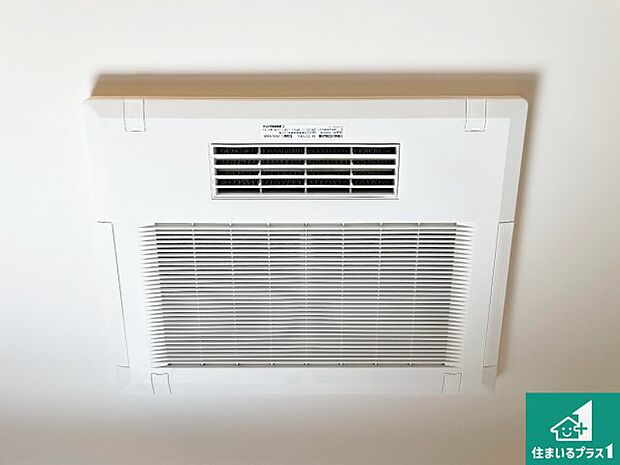 【浴室暖房乾燥機】四季を通して快適なバスライフをお手伝いする浴室暖房乾燥機！浴室の乾燥・暖房・涼風・換気はもちろん、２４時間換気にも対応！ 