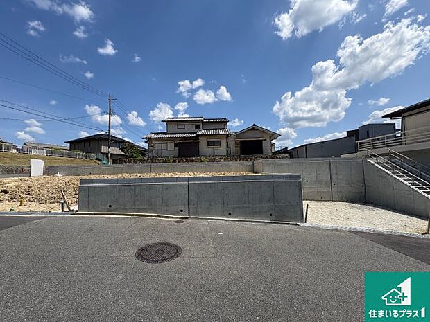 【外観】現在建築中！落ち着いた街並みで新生活を始めることが出来そう！周辺の物件も併せてご紹介させて頂きます！