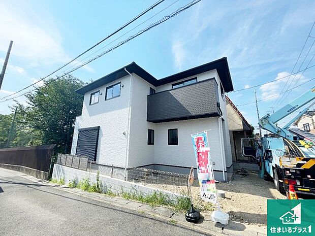 【外観】周辺は落ち着いた街並みの住宅地!子育てがしやすい住環境です!まだ未完成ですが、現地でしかわからない事もございます。是非一度ご覧ください。