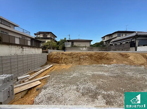 【外観】周辺は落ち着いた街並みの住宅地！子育てがしやすい住環境です！まだ未完成ですが、現地でしかわからない事もございます。是非一度ご覧ください。