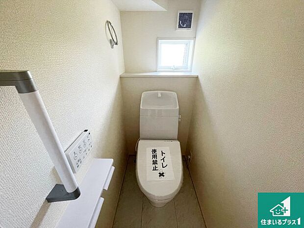 【トイレ】1・2階の2ヶ所にあるので、朝の忙しい時間の順番待ちもなく、深夜の利用にも大変便利です。
