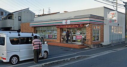 セブンイレブン 高槻北大樋町店 徒歩198m