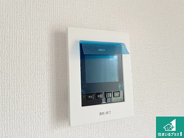 【カラーモニターインターホン】声だけでなく来訪者の姿や顔がモニターで確認できるので、小さなお子様がいらっしゃるご家庭でも安心できます!
